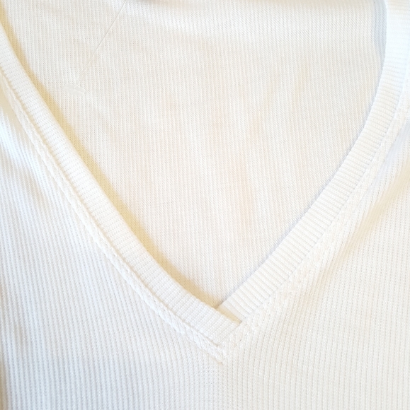 BCBG Off White Ribbed Blouse With Front & Back Ruffles - Picture 12 of 13
